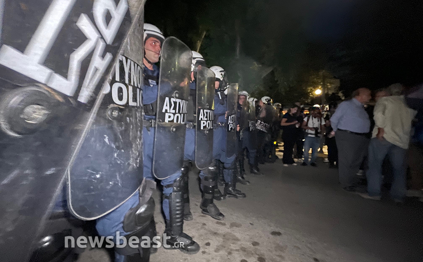 Ταυτόχρονες συγκεντρώσεις διαμαρτυρίας ακροδεξιών και αντιφασιστών στο Νέο Ηράκλειο &#8211; 14 προσαγωγές από την αστυνομία