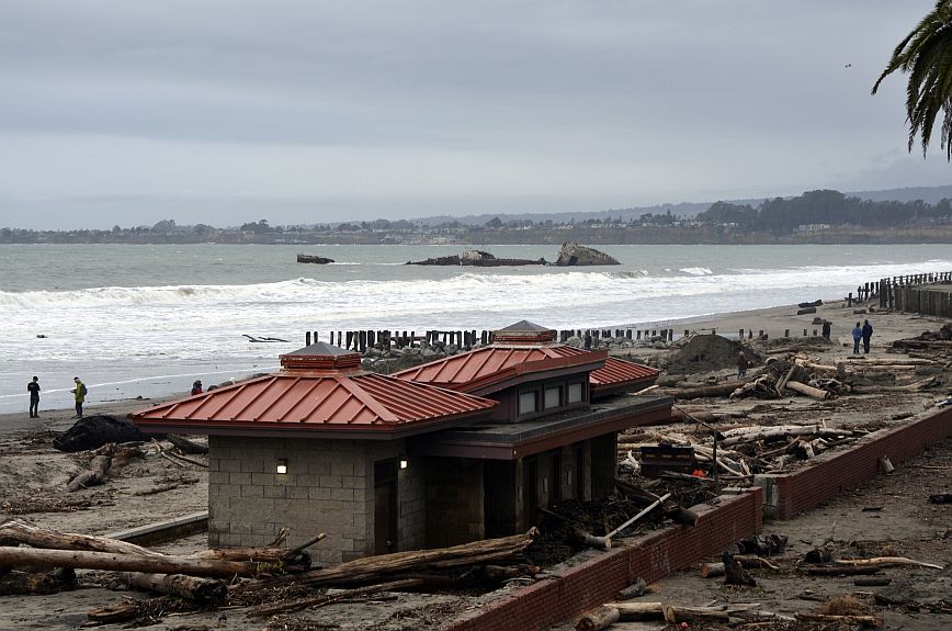 Σε επιφυλακή η Καλιφόρνια: Προειδοποίηση για κύματα ύψους 12 μέτρων στις παράκτιες περιοχές