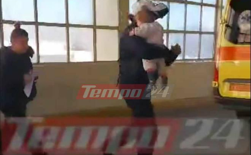 Συναγερμός στην Πάτρα: Αστυνομικοί μετέφεραν εσπευσμένα κοριτσάκι 20 μηνών στο νοσοκομείο