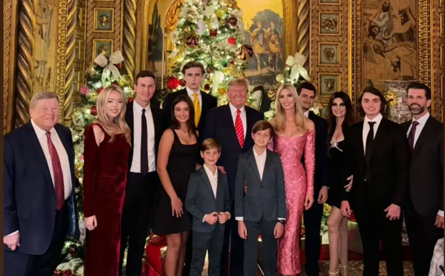 Η απουσία της Μελάνια από την οικογενειακή φωτογραφία των Τραμπ δεν πέρασε απαρατήρητη