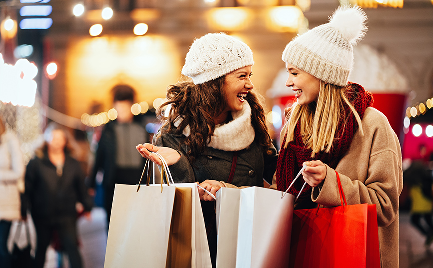 Σε ρυθμούς Χριστουγέννων η αγορά: Το ωράριο λειτουργίας των καταστημάτων &#8211; Ποιες Κυριακές θα είναι ανοιχτά τα μαγαζιά
