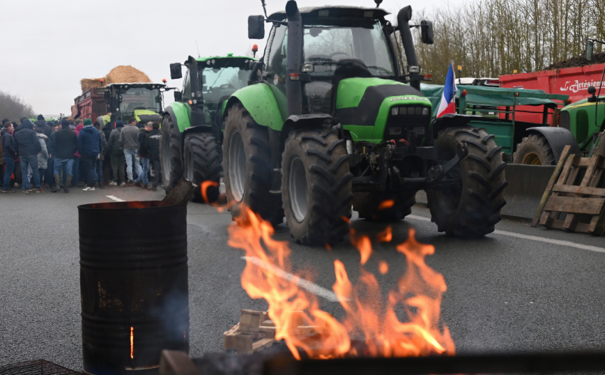 Οι κινητοποιήσεις των αγροτών πιθανόν να φτάσουν και στο Παρίσι, προειδοποιούν τα συνδικάτα