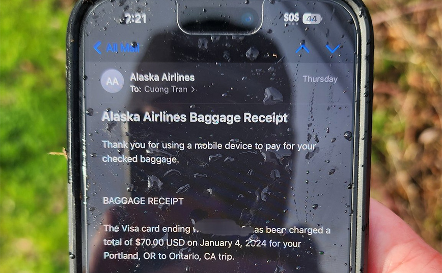 Αυτό σημαίνει crash test &#8211; iPhone που «έπεσε από την πτήση της Alaska Airlines», από ύψος 5.000 μέτρων, βρέθηκε άθικτο στο έδαφος