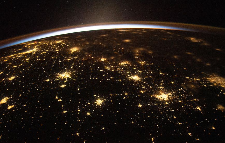 Εντυπωσιακές εικόνες της NASA από το διάστημα δείχνουν τον εορτασμό της Πρωτοχρονιάς ανά τον πλανήτη