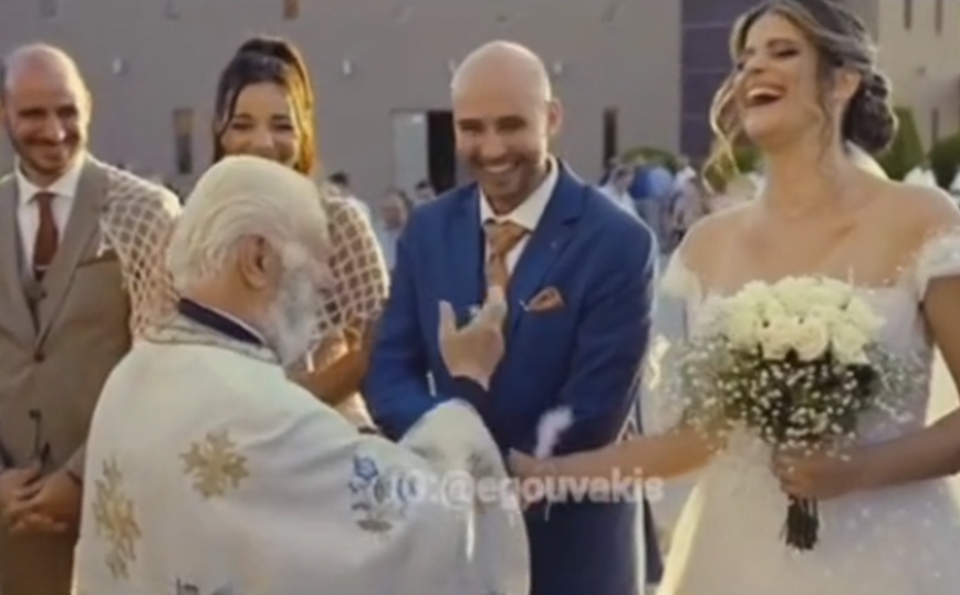 Το ζευγάρι που έγινε viral για τον γάμο του στην Κρήτη &#8211; Ο παπάς μπέρδεψε τη νύφη με την κουμπάρα την ώρα του μυστηρίου