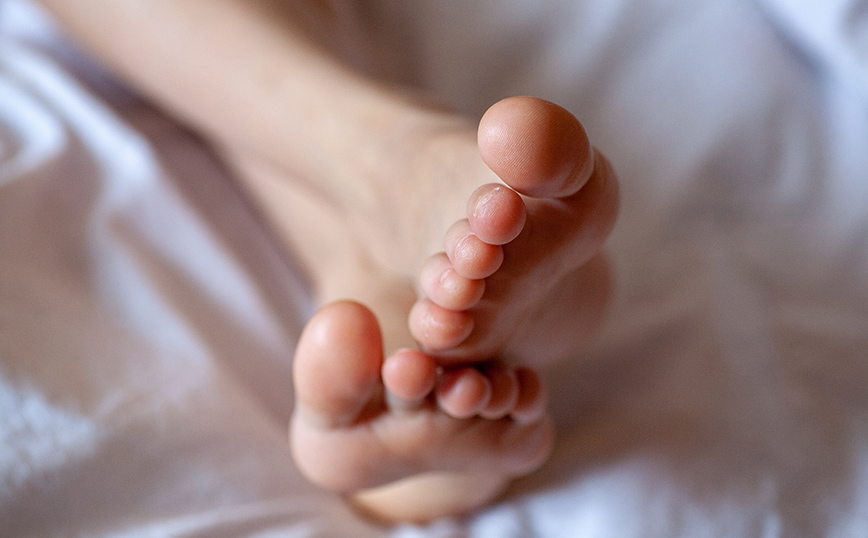 Γιατί οι άνθρωποι τρίβουν τα πόδια τους πριν κοιμηθούν