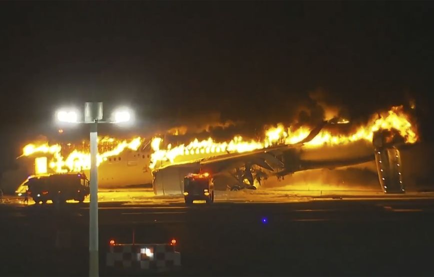 Πώς έγινε η άψογη εκκένωση του φλεγόμενου αεροσκάφους στο Τόκιο &#8211; Επιβάτες περιγράφουν το χάος μέσα στην πτήση 516