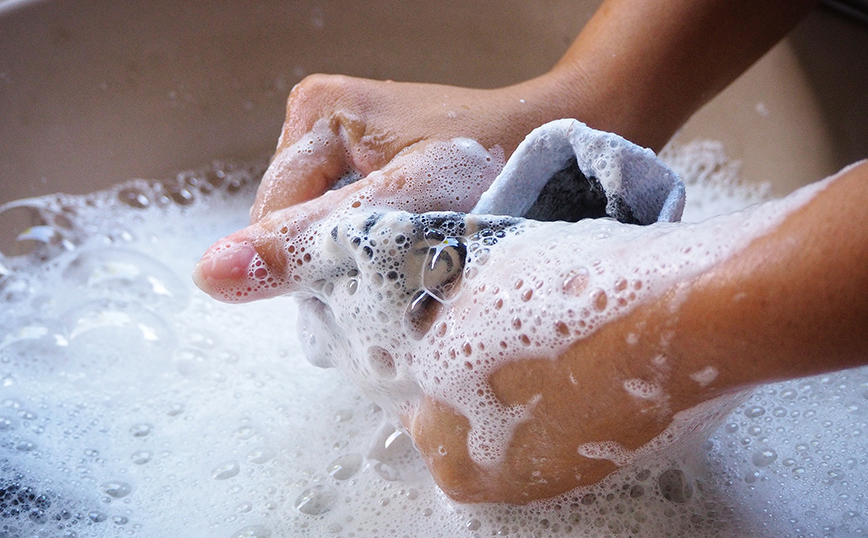 Ο πιο αποτελεσματικός τρόπος για πλύσιμο ρούχων και εσωρούχων στο χέρι