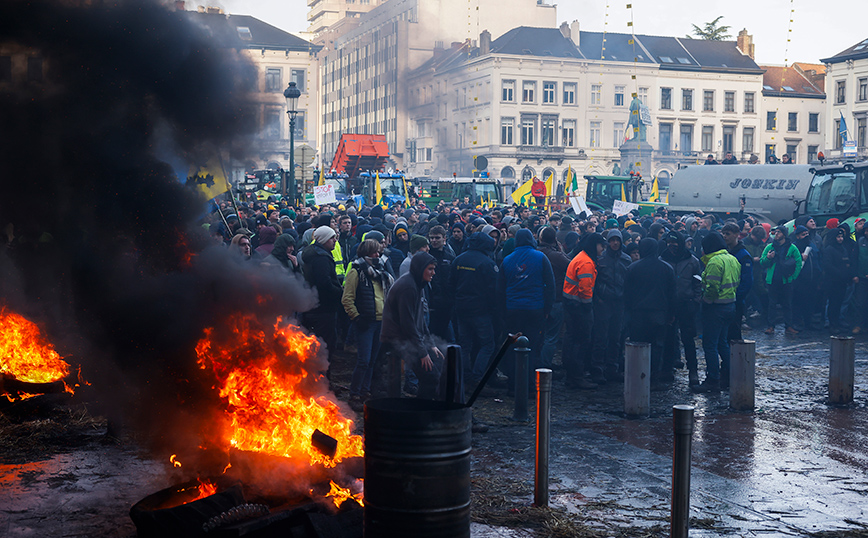 Γέμισαν τρακτέρ οι Βρυξέλλες για τη Σύνοδο Κορυφής &#8211; Ο θυμός των αγροτών δεν μειώνεται παρά τις παραχωρήσεις