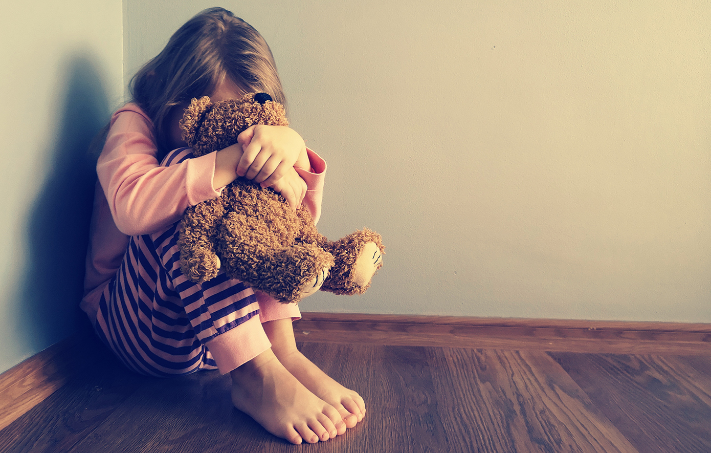 Φρίκη στη Γερμανία: Γονείς &#8211; τέρατα που μισούσαν την 3χρονη κορούλα τους τη βασάνιζαν για μέρες πριν πεθάνει