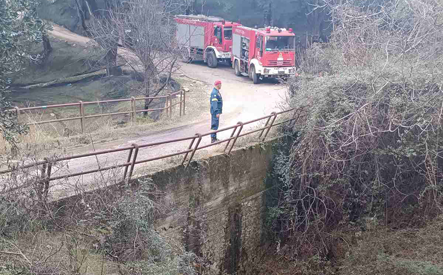 Κέρκυρα: 10χρονος έπεσε από γέφυρα ενώ έκανε ποδήλατο – Τον έσωσαν πυροσβέστες