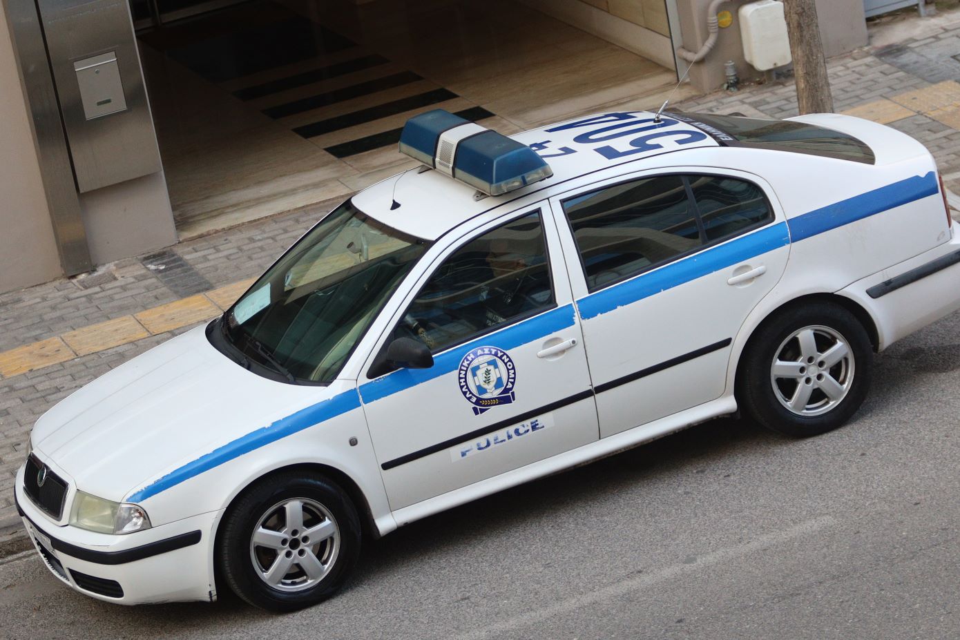 Αυτοκίνητο που μετέφερε παράνομα μετανάστες προσέκρουσε σε οικία στην Ορεστιάδα