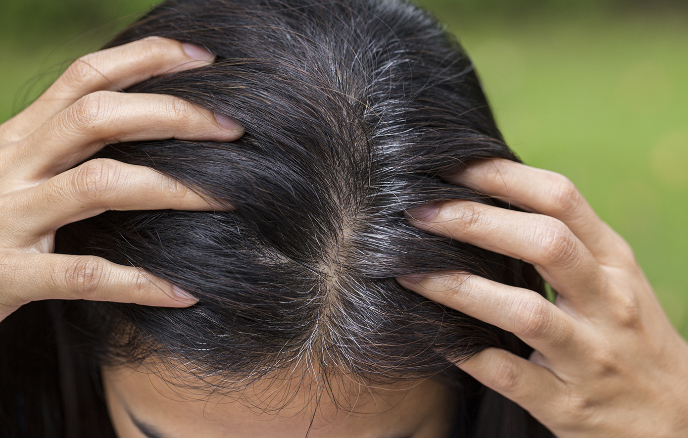 Γκρίζα μαλλιά: Μήπως φταίει το άγχος;
