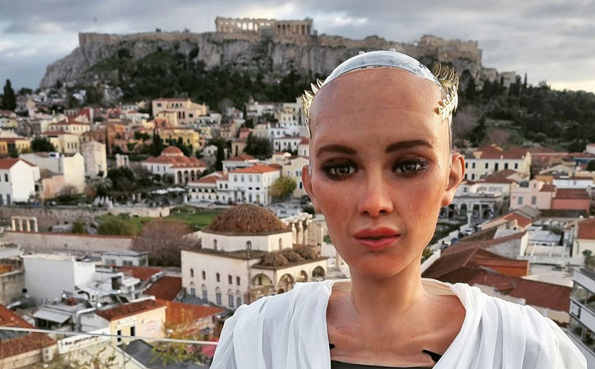 Στην Αθήνα βρέθηκε η Σοφία, το πιο διάσημο ρομπότ με τεχνητή νοημοσύνη – Οι φωτογραφίες με φόντο την Ακρόπολη