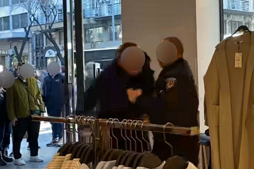 Θεσσαλονίκη: Σεκιουριτάς και πελάτης πλακώθηκαν στο ξύλο σε κατάστημα ρούχων για ένα μπουφάν