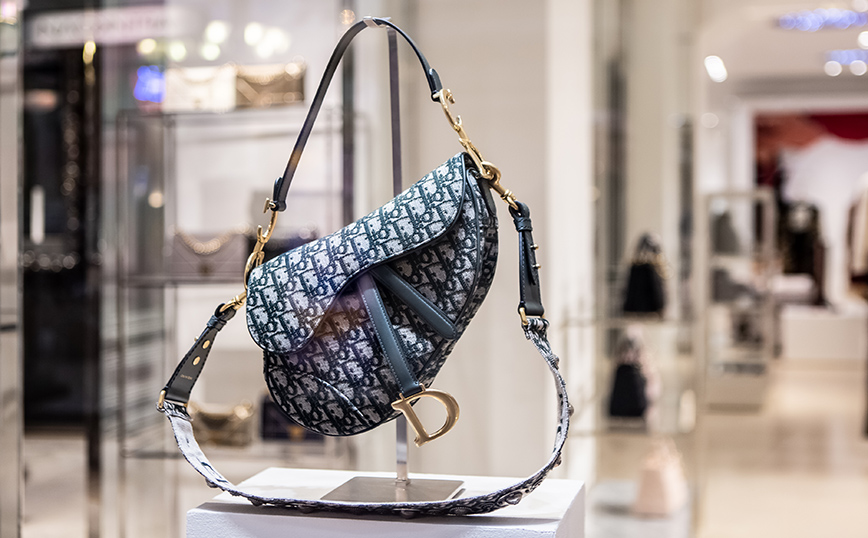 Dior Saddle Bag: H ιστορία μιας θρυλικής τσάντας