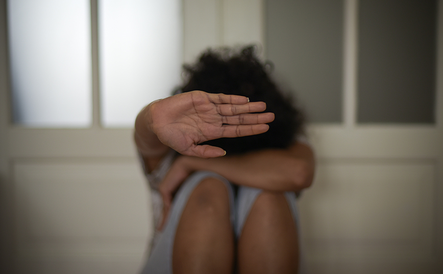 «Ένιωσα ντροπή, θυμό και βρώμικη» &#8211; Αναβιώνει ο εφιάλτης 21χρονης που κατήγγειλε τον βιασμό της σε πάρτι όταν ήταν ανήλικη