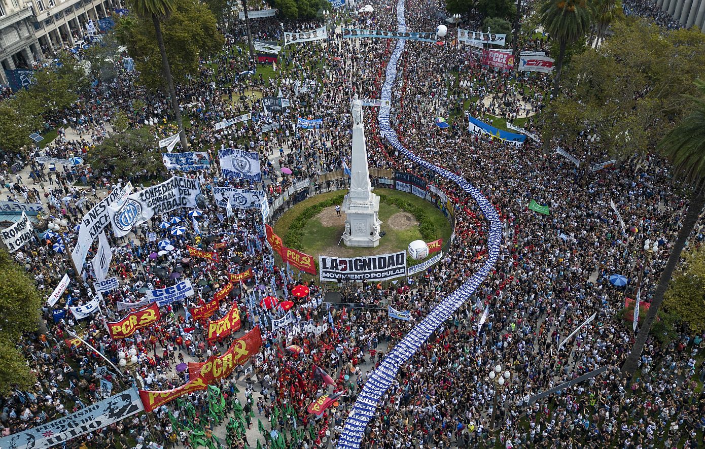 Μεγαλειώδης πορεία στην Αργεντινή για τα θύματα της δικτατορίας του