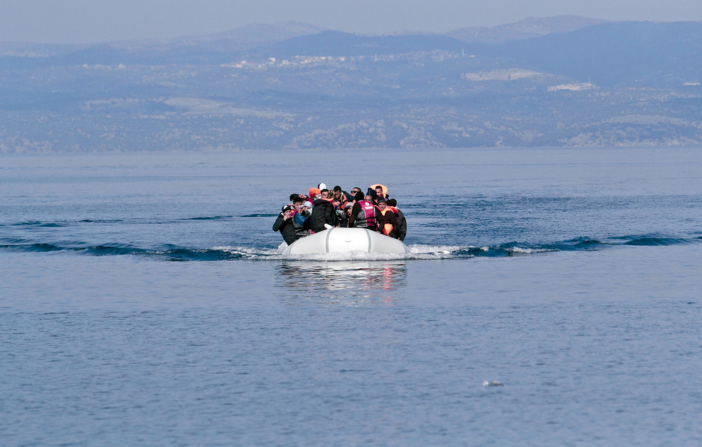 Βάρκα με 33 μετανάστες εντοπίστηκε νότια της Κρήτης