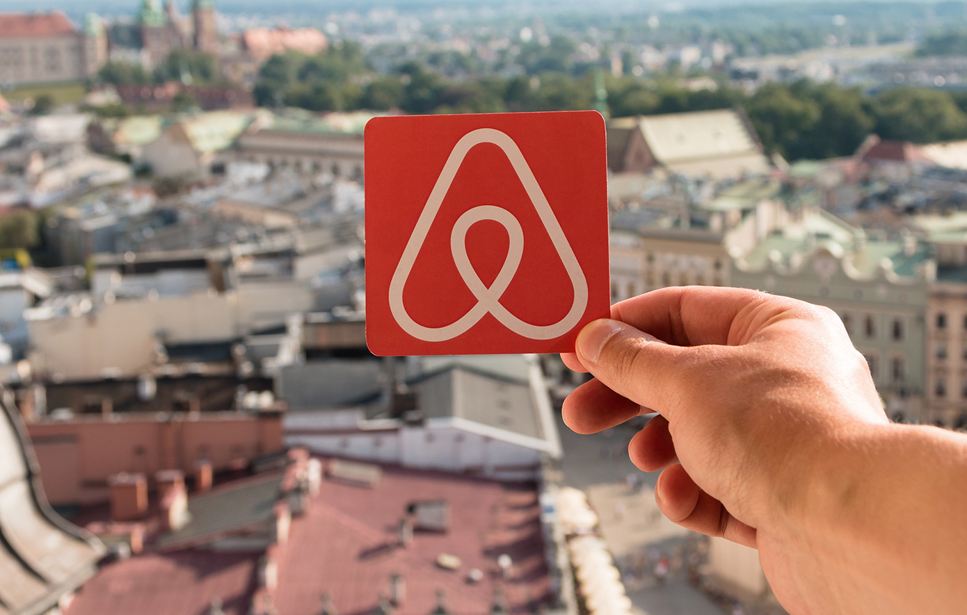 Airbnb: Τι αλλάζει στο φορολογικό πλαίσιο των βραχυχρόνιων μισθώσεων