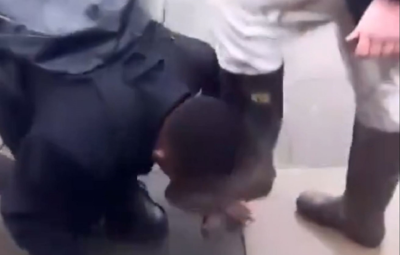 Άγριο περιστατικό bullying – Μαθητής έβαλε άλλο παιδί να του φιλήσει τις μπότες