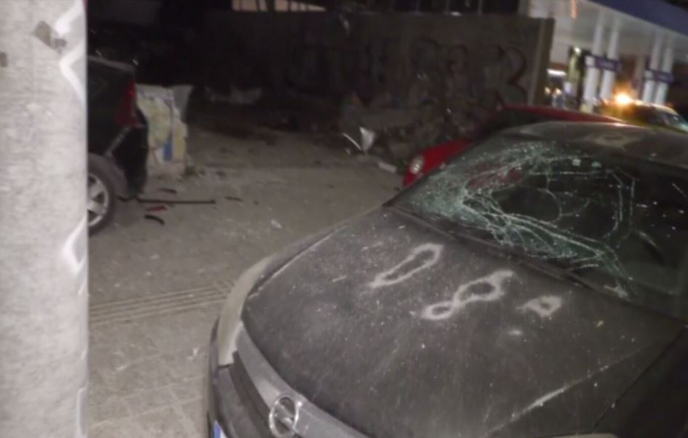 Ισχυρή έκρηξη βόμβας σε χώρο στάθμευσης στον Πειραιά με μεγάλες ζημιές &#8211; Συναγερμός στις Αρχές