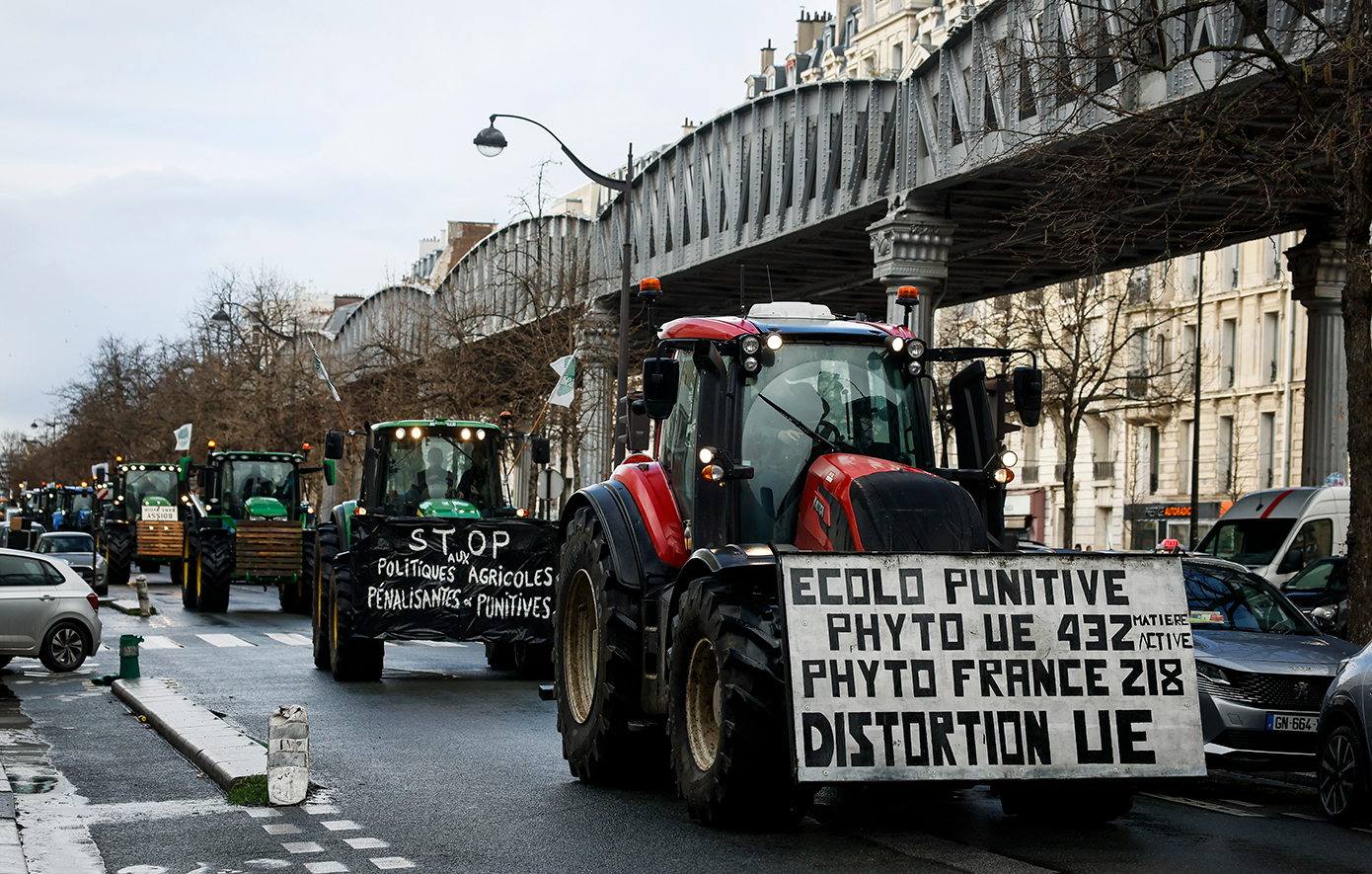 Κινητοποίηση αγροτών στην Αψίδα του Θριάμβου στο Παρίσι