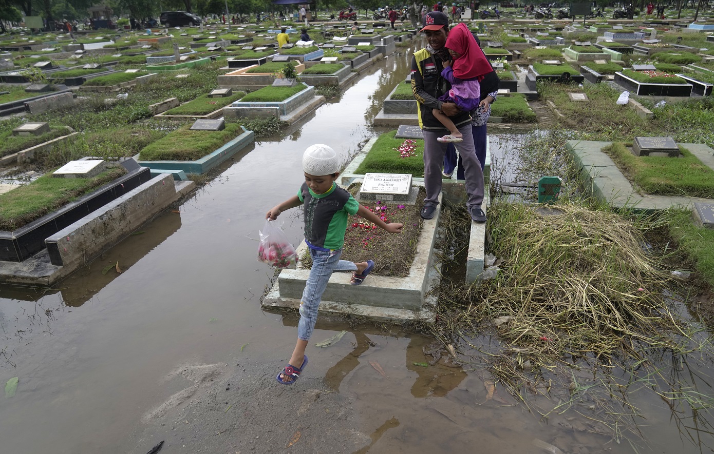 Ινδονησία: Τουλάχιστον 18 νεκροί και 5 αγνοούμενοι από πλημμύρες στο νησί Σουμάτρα