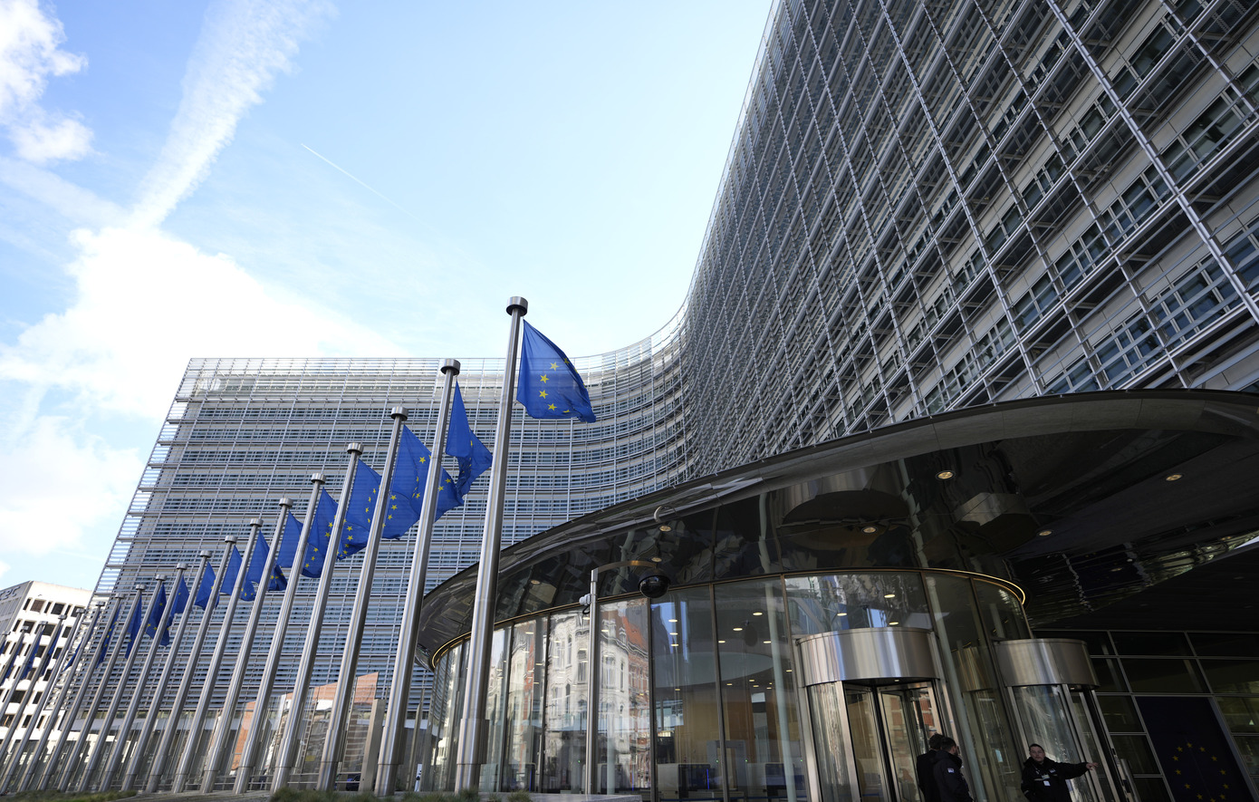 Η Ευρωπαϊκή Επιτροπή επενδύει πάνω από 1 δισ. σε 54 φιλόδοξα αμυντικά βιομηχανικά έργα μέσω του Ευρωπαϊκού Ταμείου Άμυνας