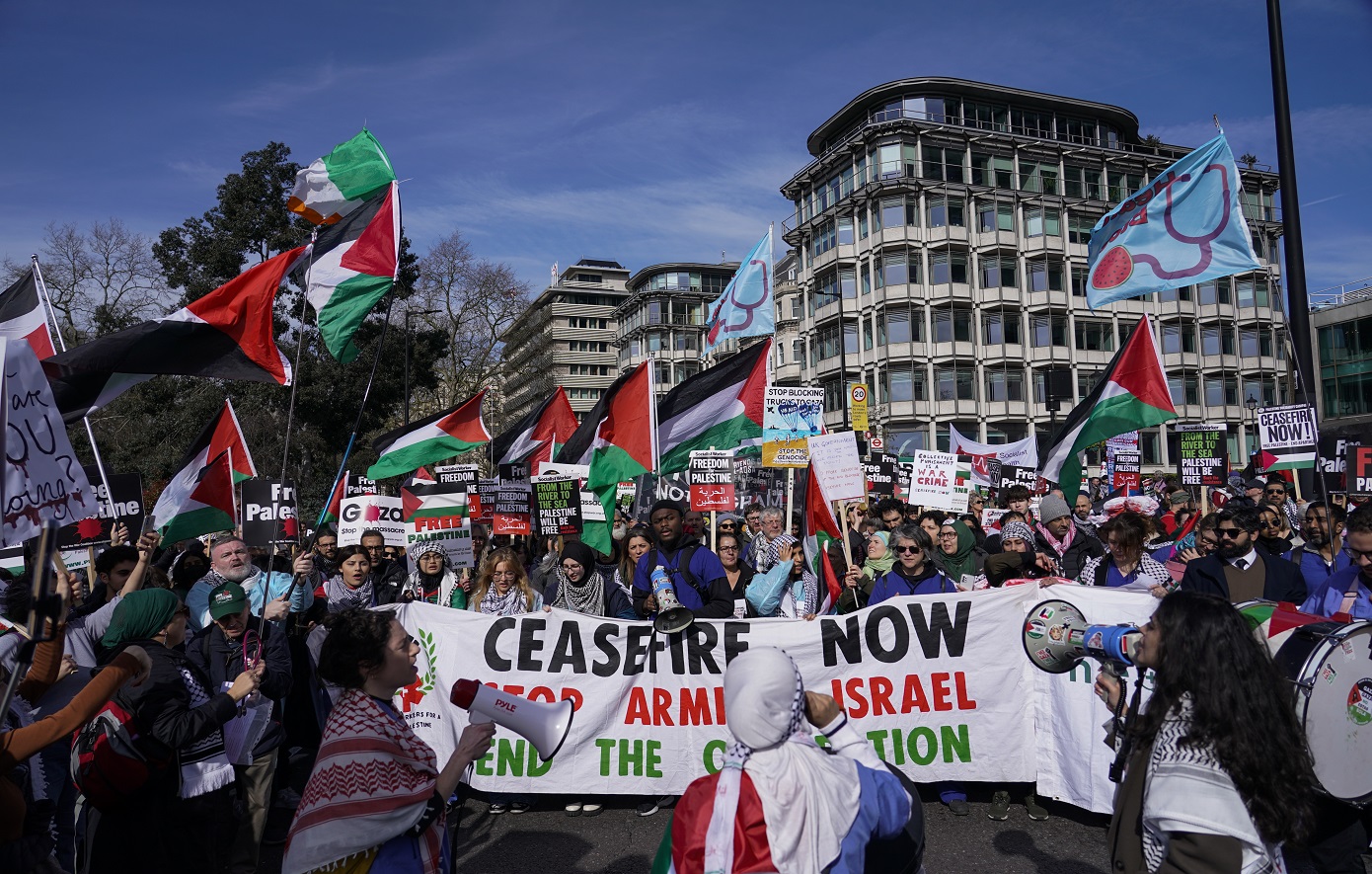 Χιλιάδες άνθρωποι στους δρόμους του Λονδίνου &#8211; Ζητούν εκεχειρία στη Γάζα
