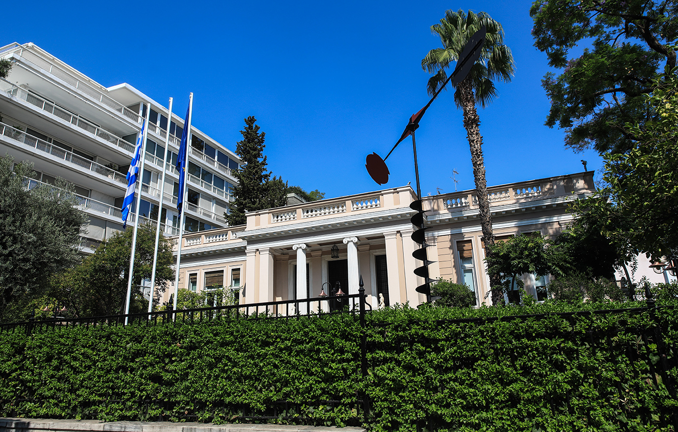 Κυβερνητικές πηγές για κατηγορητήριο ΣΥΡΙΖΑ: Επικοινωνιακό πυροτέχνημα, μέχρι να ακολουθηθεί η διαδικασία που προβλέπεται