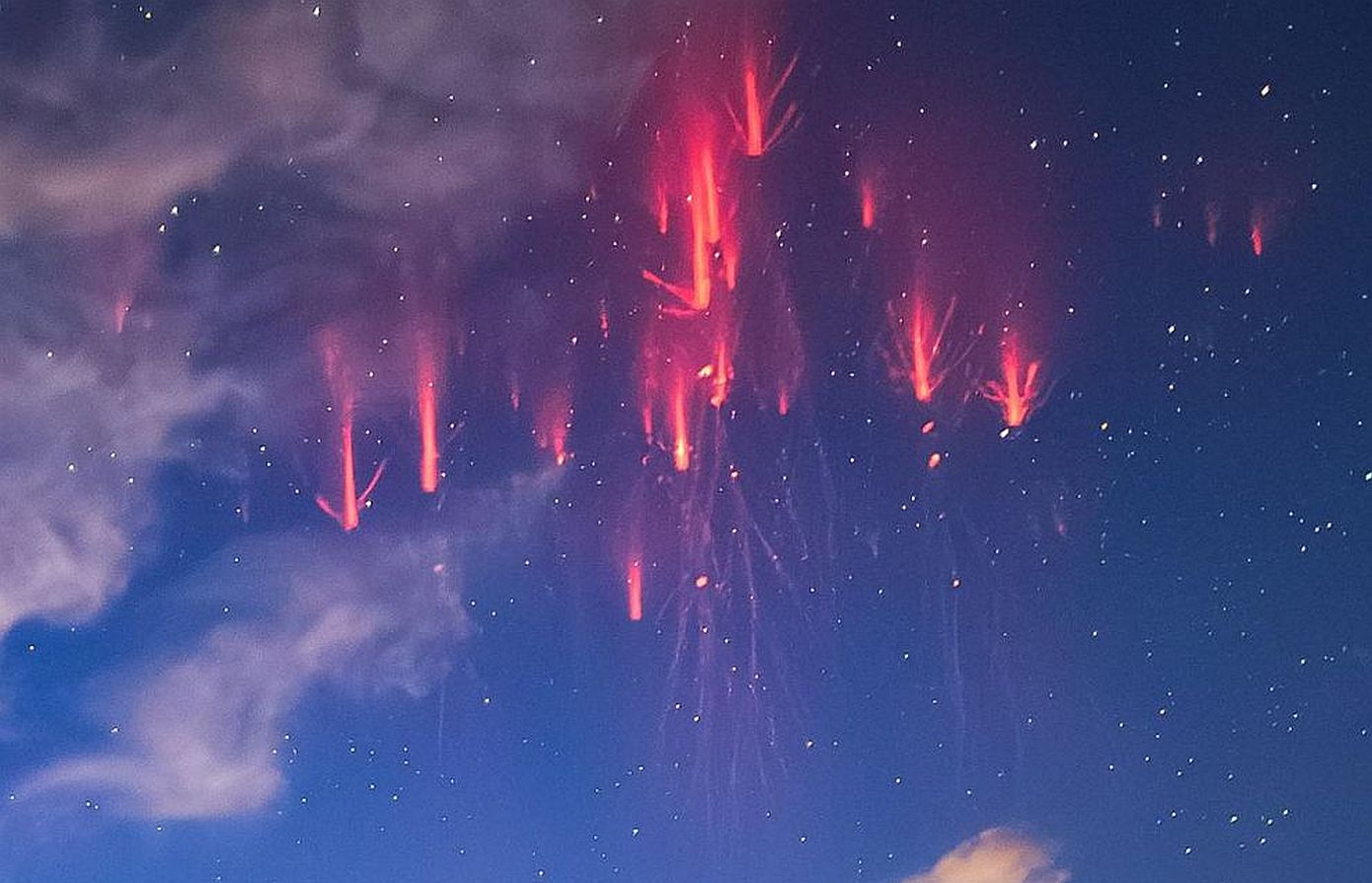 Meteo: Εντυπωσιακές εικόνες από κεραυνούς στη Σάμο &#8211; «Red Sprites» κατέγραψε ο φακός