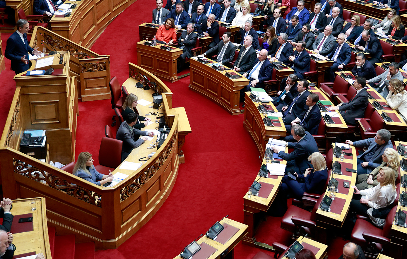 Live η τρίτη ημέρα της μάχης στη Βουλή για την πρόταση δυσπιστίας – Τι θα πει ο Μητσοτάκης