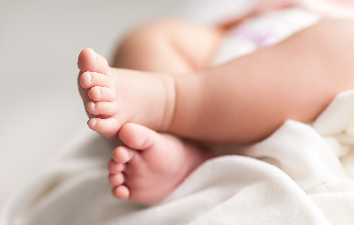 Στη ΜΕΘ του Ιπποκρατείου νοσοκομείου στη Θεσσαλονίκη νοσηλεύεται μωρό πεντέμιση μηνών με εσωτερική αιμορραγία στο κεφάλι