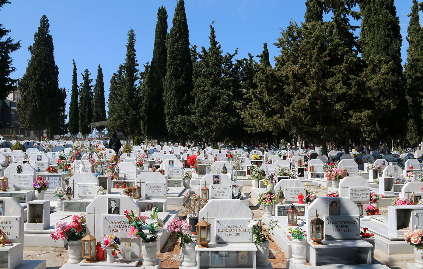 «Πιάστηκαν στα χέρια» πάνω στον τάφο νεκρού &#8211; Άγριο επεισόδιο μέσα σε νεκροταφείο της Θεσσαλονίκης