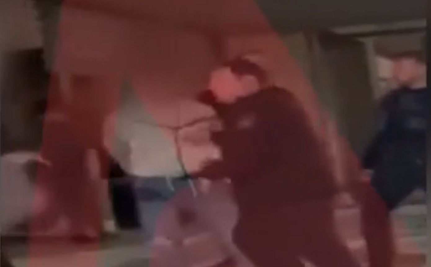 Βίντεο ντοκουμέντο της σύλληψης του 17χρονου που τραυμάτισε με μαχαίρι δυο καρναβαλιστές στη Ρόδο