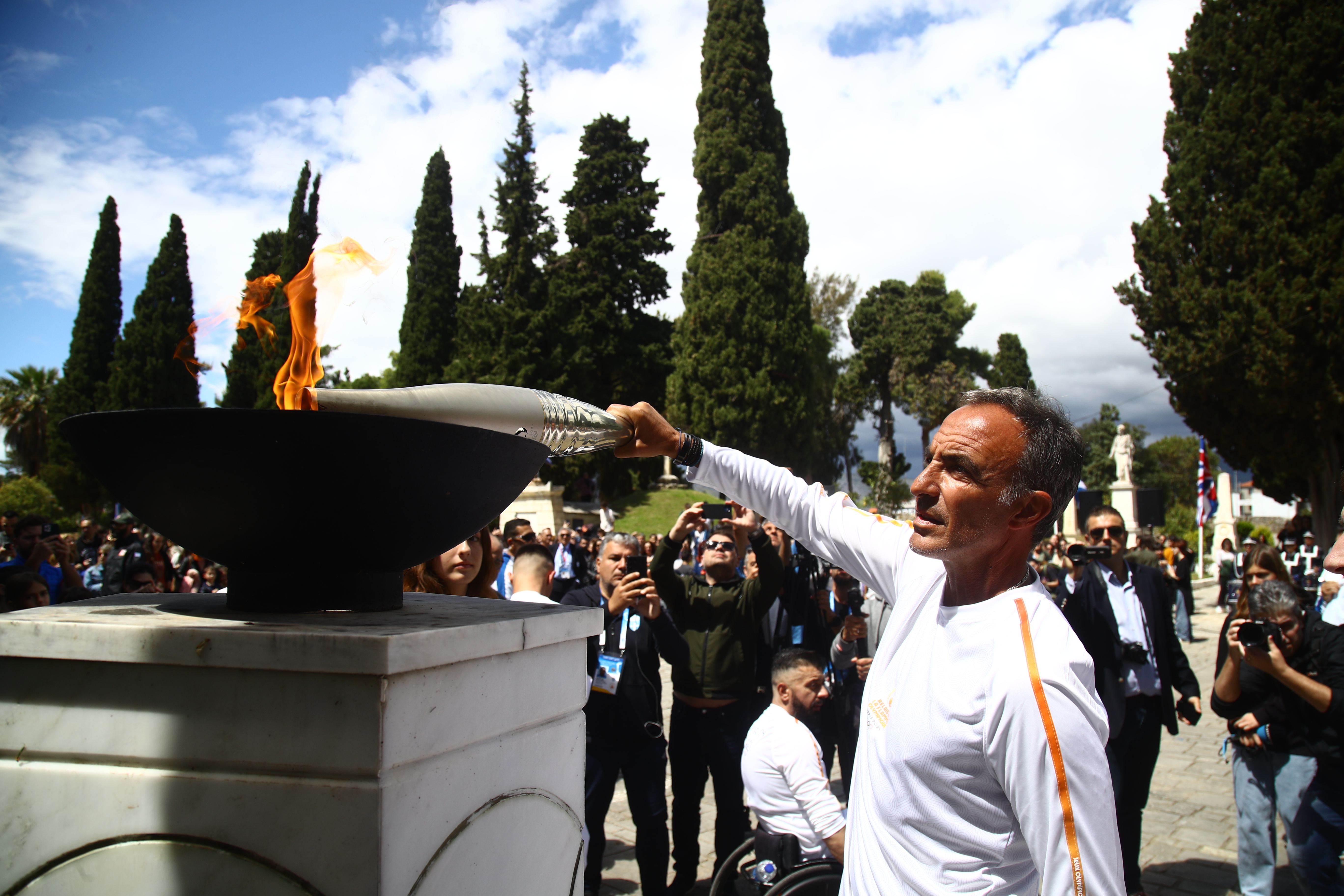 Η Ολυμπιακή Φλόγα «φώτισε» το Μεσολόγγι &#8211; Αποθεώθηκε ο Νίκος Αλιάγας στην προτελευταία ημέρα της λαμπαδηδρομίας