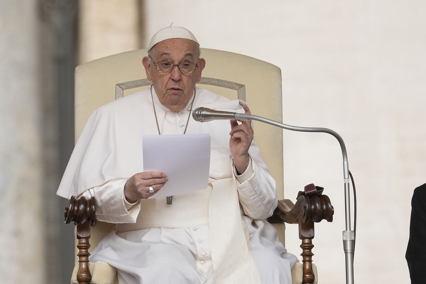 «Επίμονη έκκληση» από τον πάπα Φραγκίσκο για αποκλιμάκωση της έντασης στη Μέση Ανατολή μετά την επίθεση του Ιράν στο Ισραήλ