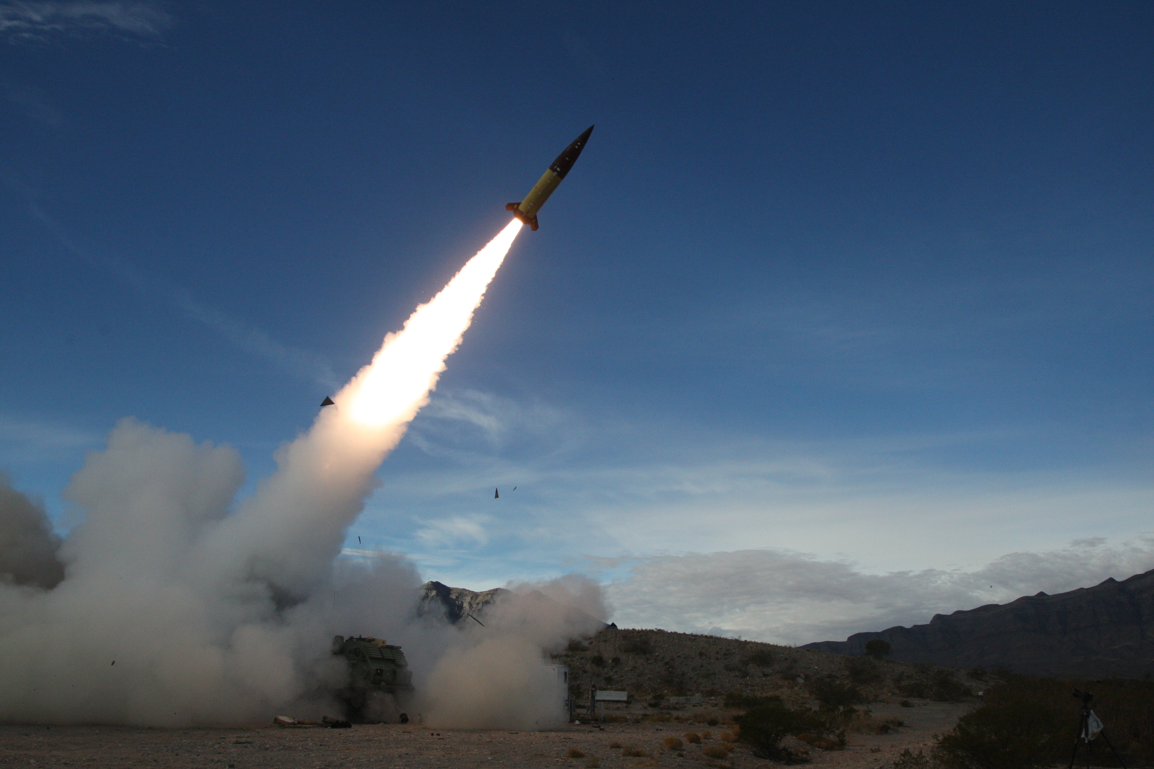 Πυραύλους και άρματα μάχης θα δώσει η Ισπανία στην Ουκρανία