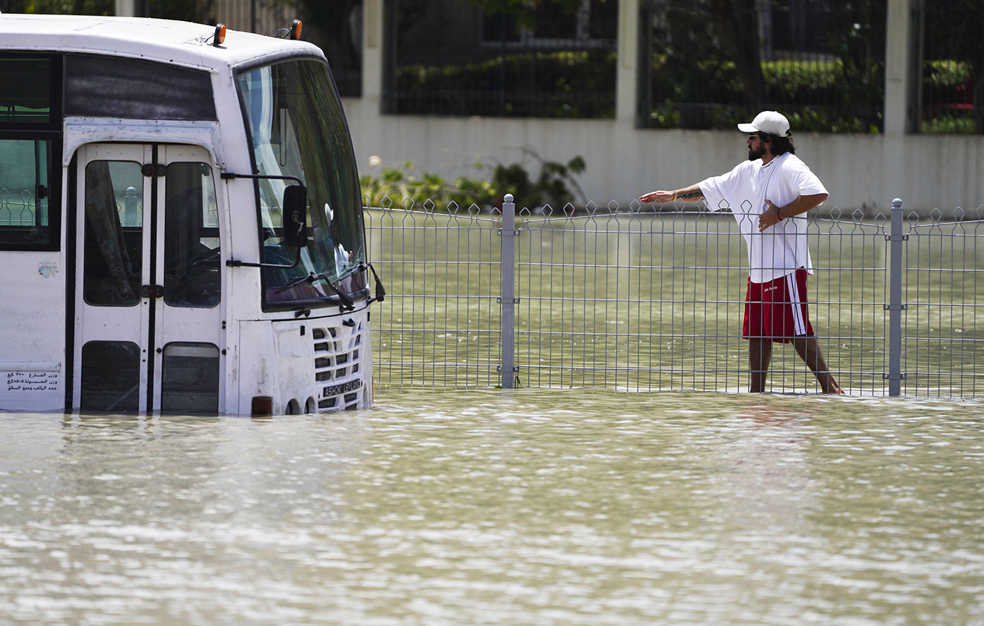 Τι είναι η σπορά νεφών &#8211; Μπορεί να ευθύνεται για τη «βόμβα βροχής» στο Ντουμπάι