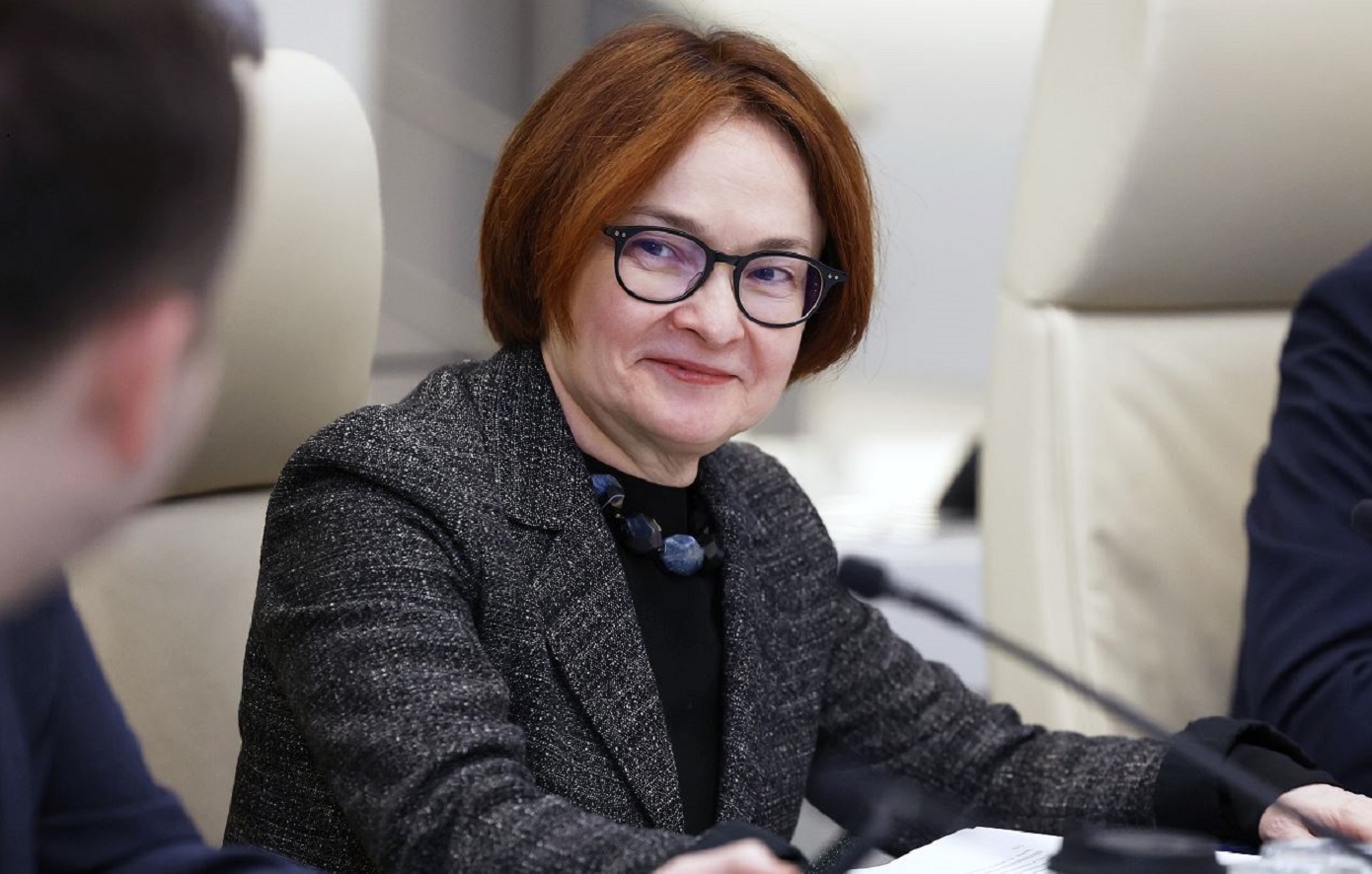 Ποια είναι η «Τσαρίνα» της ρωσικής οικονομίας Ελβίρα Ναμπιουλίνα που η Δύση υποκλίνεται μπροστά της