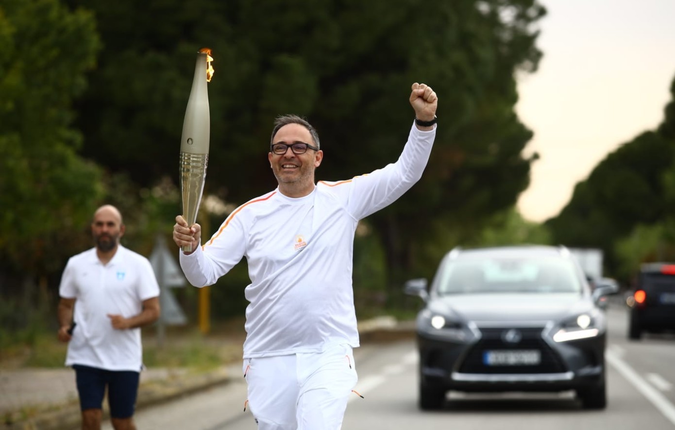 Ολυμπιακή Φλόγα: Επιβράβευση στον Ολυμπιακό για την ακουστική περιγραφή με λαμπαδηδρόμο τον Νίκο Γαβαλά