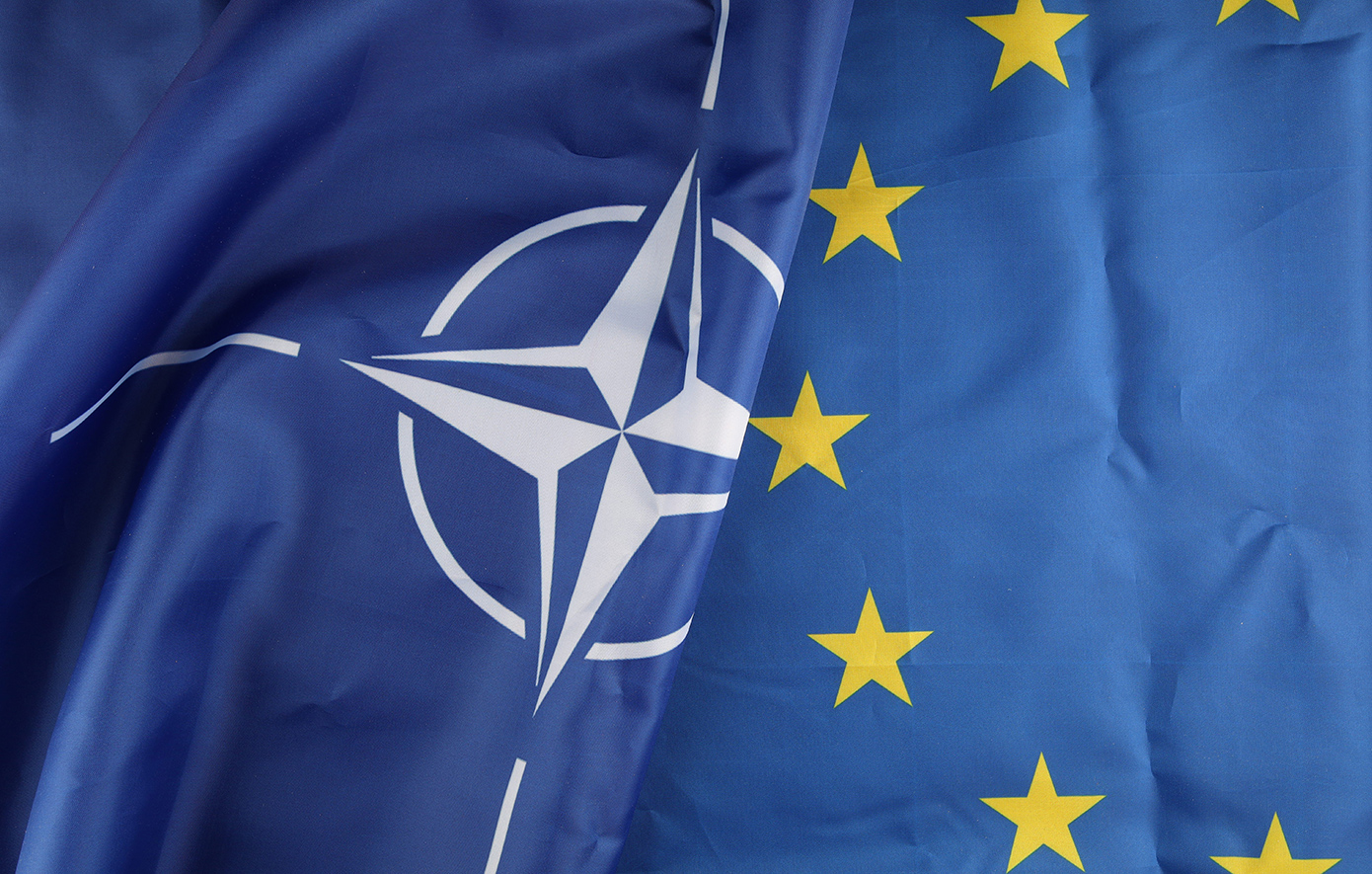 Ανάλυση «Politico»: Ποιος κάνει κουμάντο στην άμυνα, το ΝΑΤΟ ή η ΕΕ;