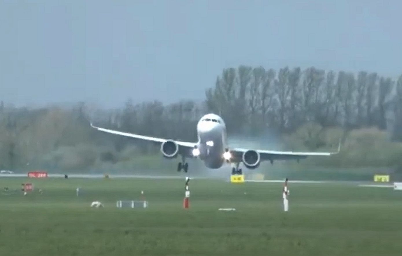 Δείτε βίντεο με αεροπλάνο να αναπηδά στον αεροδιάδρομο του Δουβλίνου εξαιτίας πολύ ισχυρών ανέμων