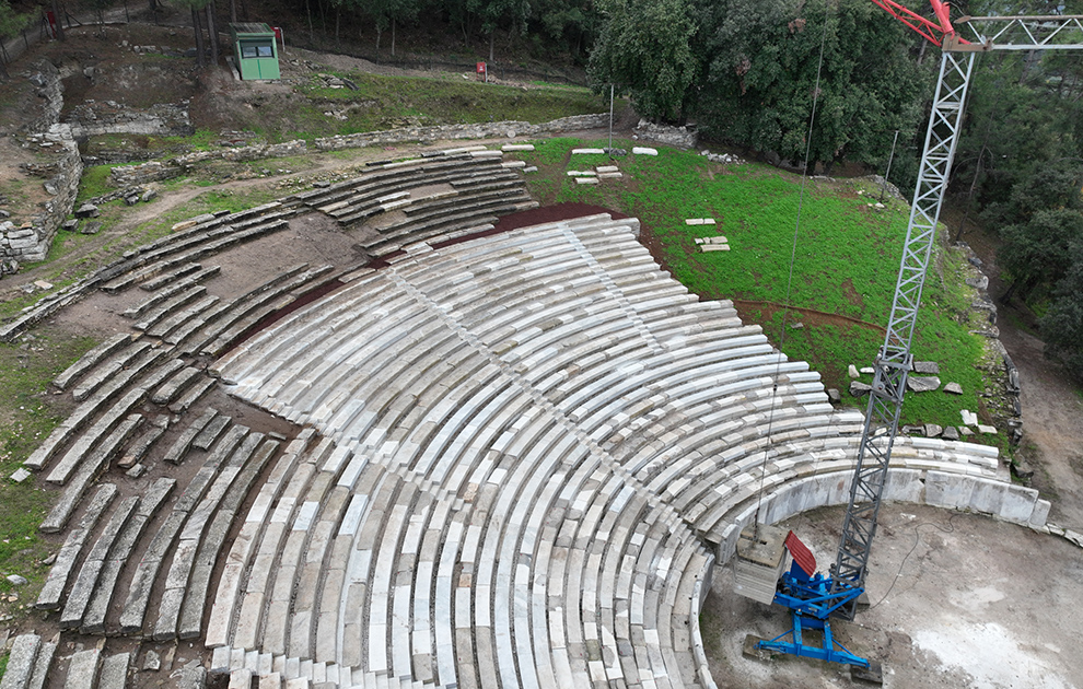 Το αρχαίο θέατρο της Θάσου αποκαταστάθηκε με το φημισμένο λευκό μάρμαρο του νησιού