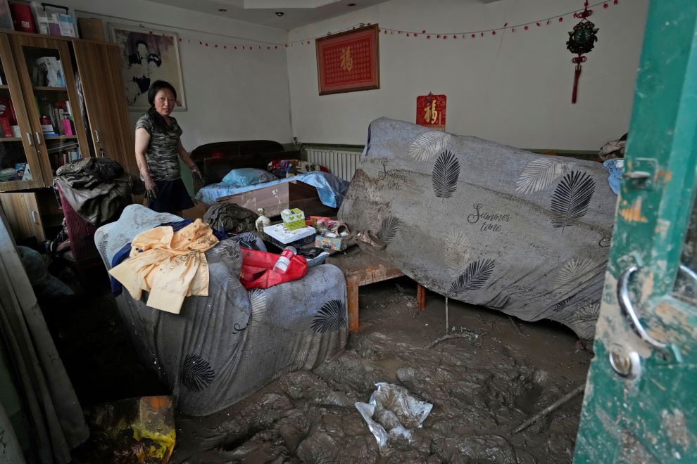 Φονικός τυφώνας στην Κίνα &#8211; Άνθρωποι παρασύρθηκαν στο κενό από σπασμένα παράθυρα την ώρα που κοιμόντουσαν