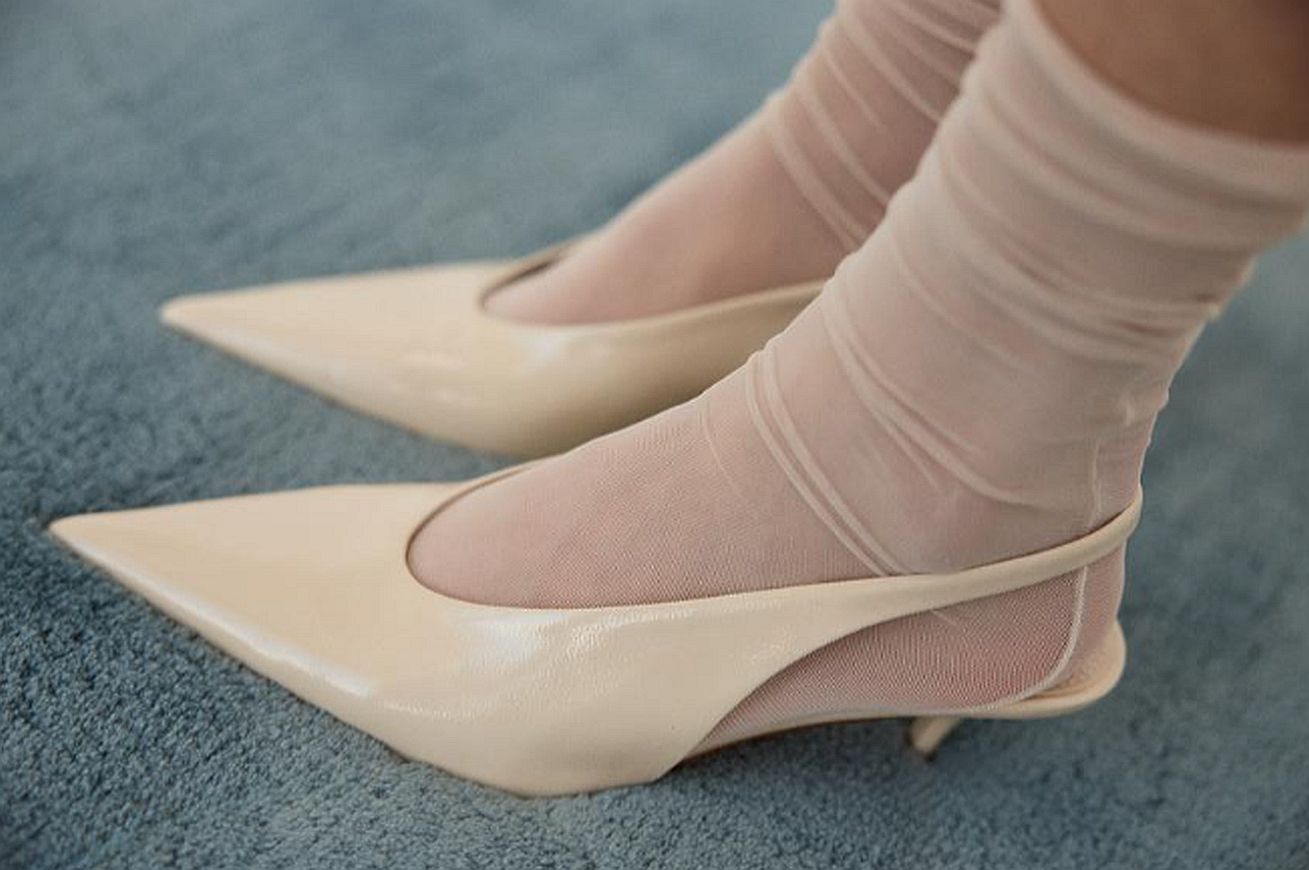 Kitten heels: Θα είναι σαν να μη φοράς τακούνια, αλλά θα φοράς