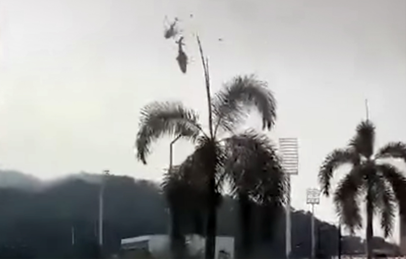 Βίντεο από τη στιγμή που δύο ελικόπτερα συγκρούονται στον αέρα στη Μαλαισία &#8211; Δέκα νεκροί