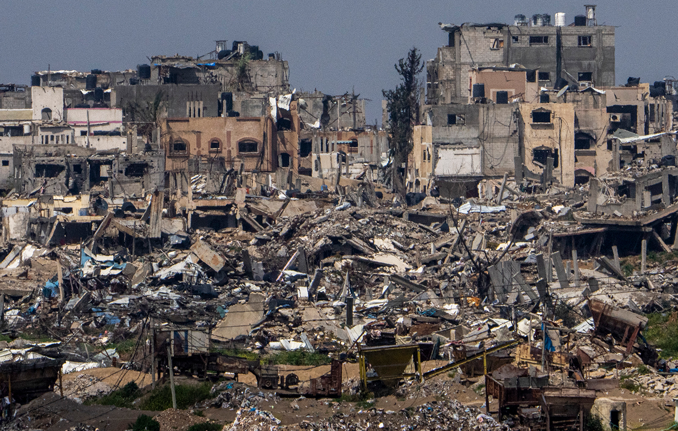 Συνεχίζεται το σφυροκόπημα στη Γάζα – Oι ΗΠΑ απειλούν να φρενάρουν τη στρατιωτική βοήθεια στο Ισραήλ αν μπει στη Ράφα