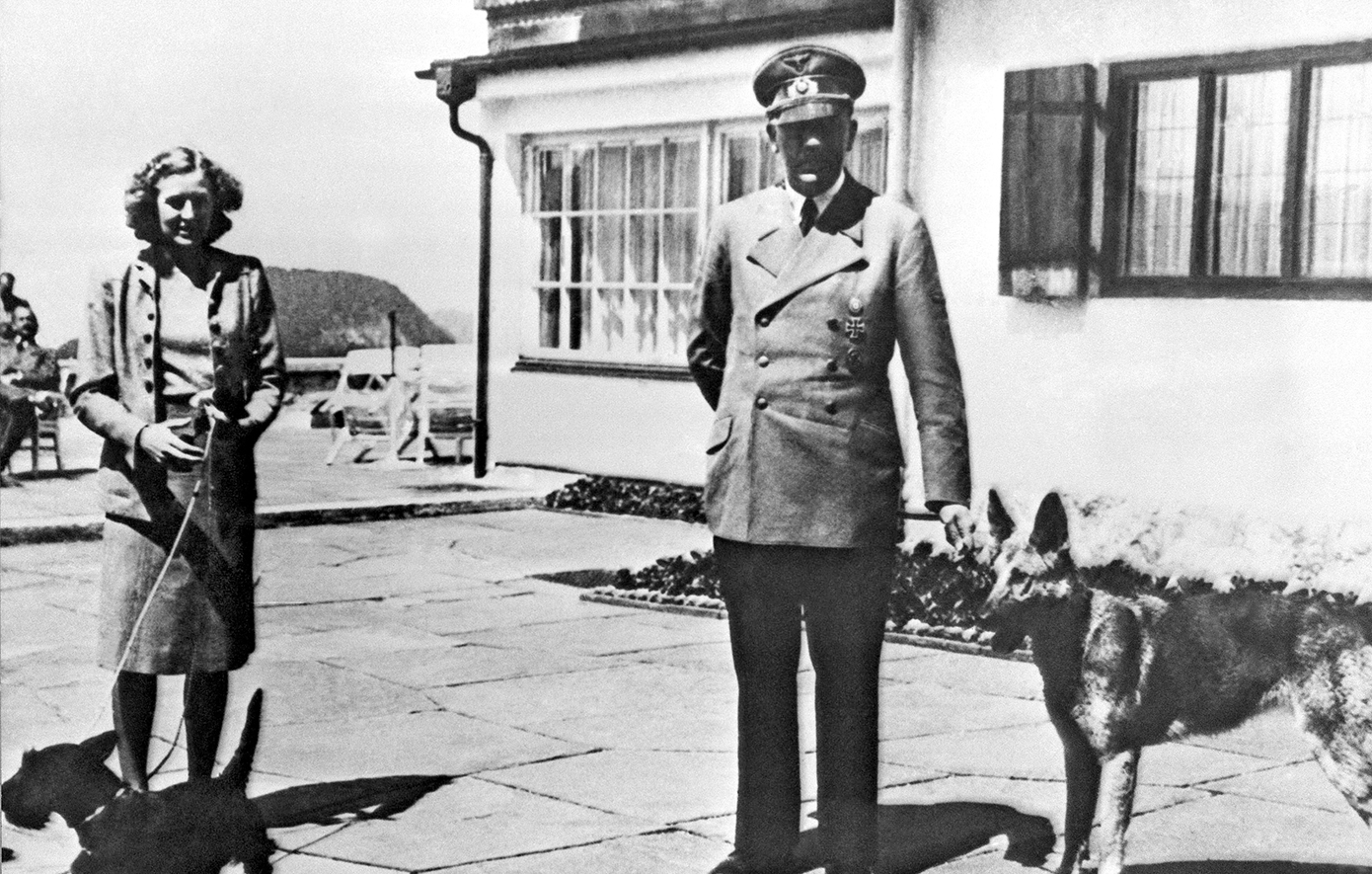 Σαν σήμερα 30 Απριλίου: Ο Χίτλερ αυτοκτονεί μαζί με την Εύα Μπράουν στο υπόγειο καταφύγιό του